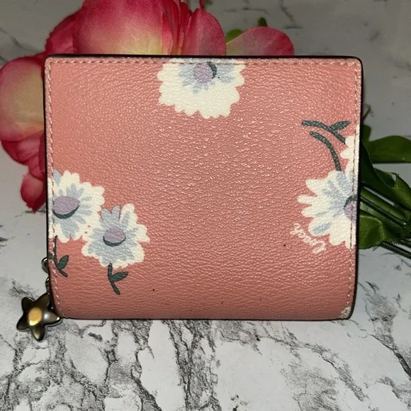 Pink Coach Bi-Fold Wallet, Daisy Print bubblegum color - Picture 12 of 16
